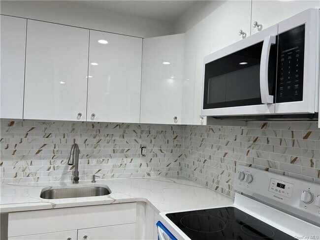 Building Photo - 400 Mt Pleasant Ave