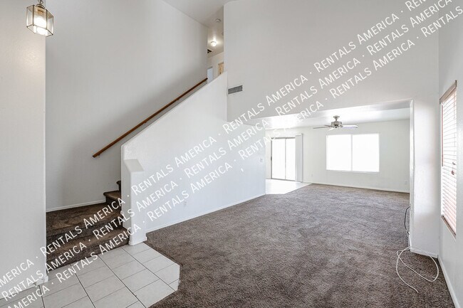Building Photo - Nice Avondale Family home on corner lot  w...