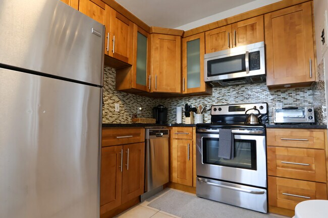 Foto del edificio - 370 Chestnut Hill Ave