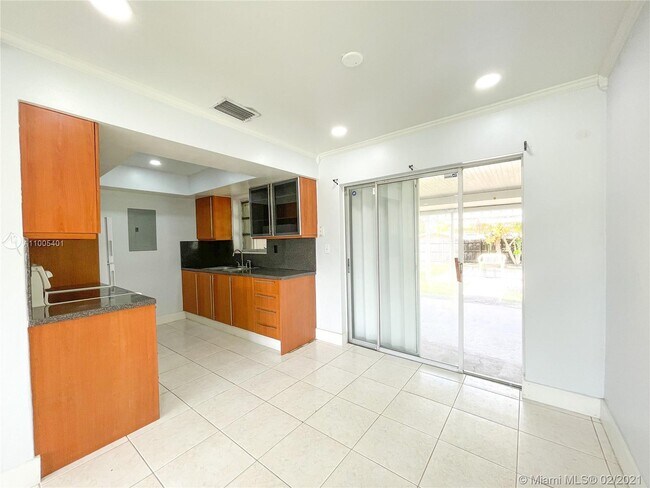 Foto del edificio - 6121 SW 21st St
