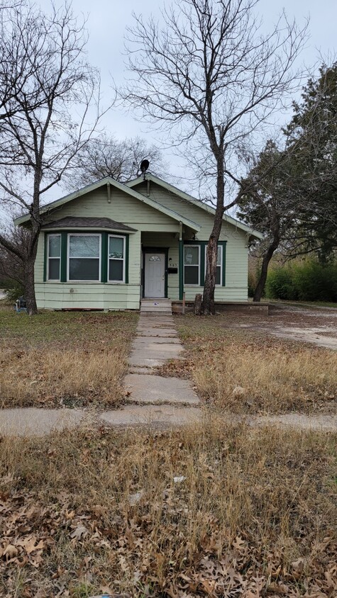 Primary Photo - 803 Ward St