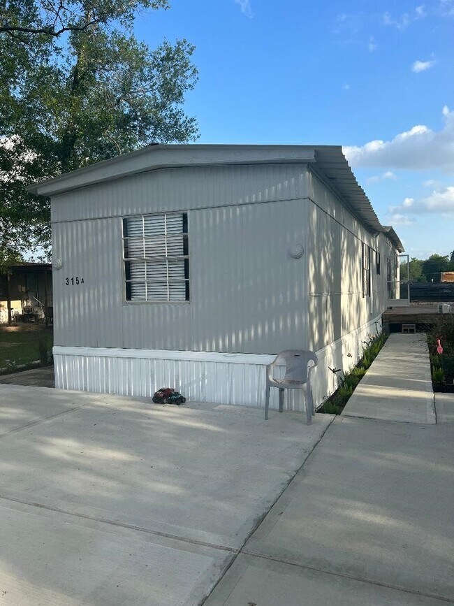 Foto del edificio - 315 Booker Rd