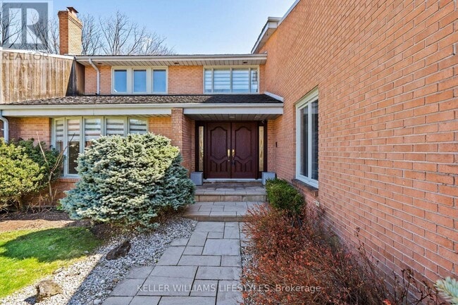 Photo du bâtiment - 1330 Sprucedale Ave