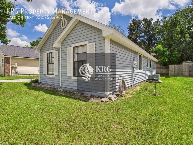 Building Photo - 610 Swallow St