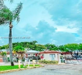Foto principal - 855 NE 209th St