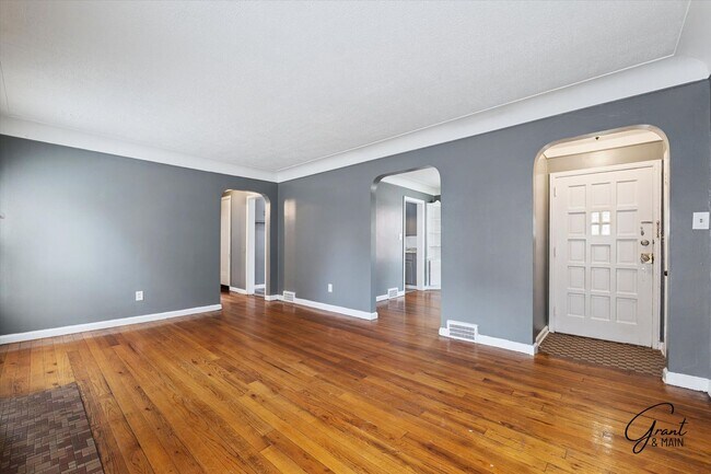Foto del edificio - $1250 3 bedroom bungalow