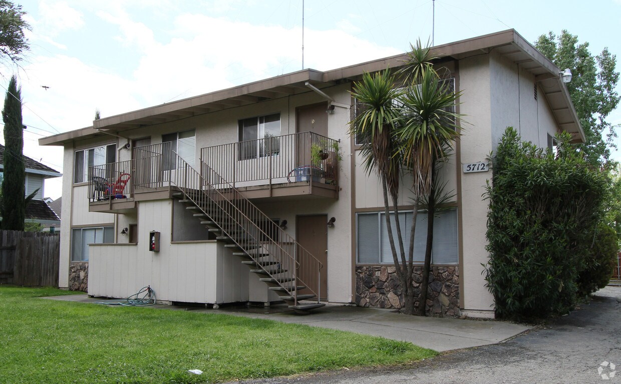 Building Photo - 5712 Kenneth Ave