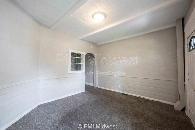 Foto del edificio - 240 N Beville Ave