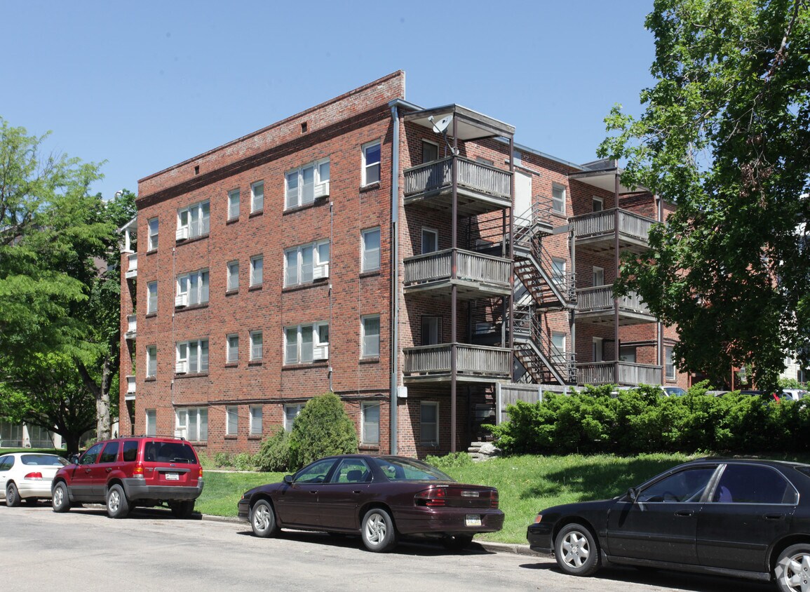 Building Photo - 648 S 12th - 12H Apartments