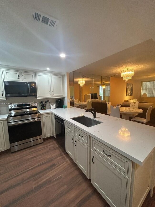 Building Photo - 1410 S Ocean Dr