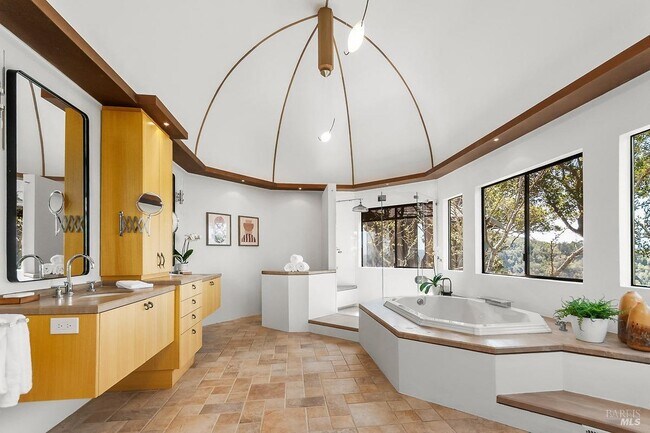 Foto del edificio - 1100 Bayhills Dr