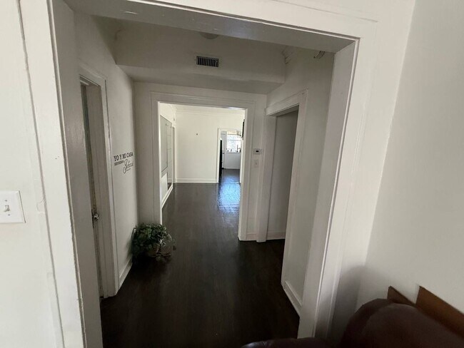 Foto del edificio - 6419 N Fairfield Ave