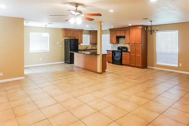 Building Photo - 5030 Summit Lodge Dr
