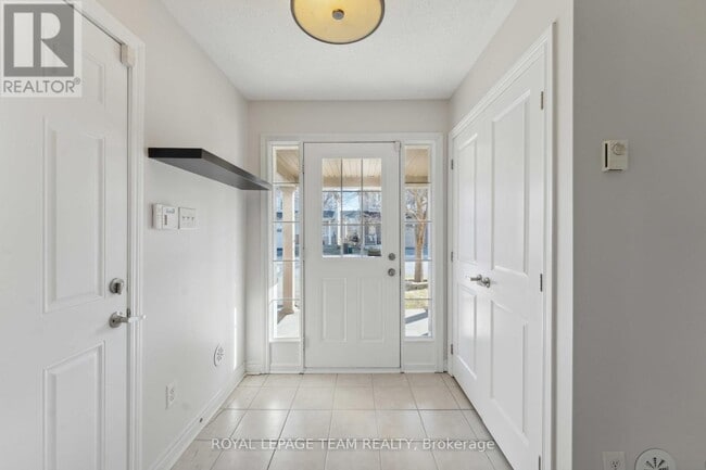 Building Photo - 918 Messor Cres