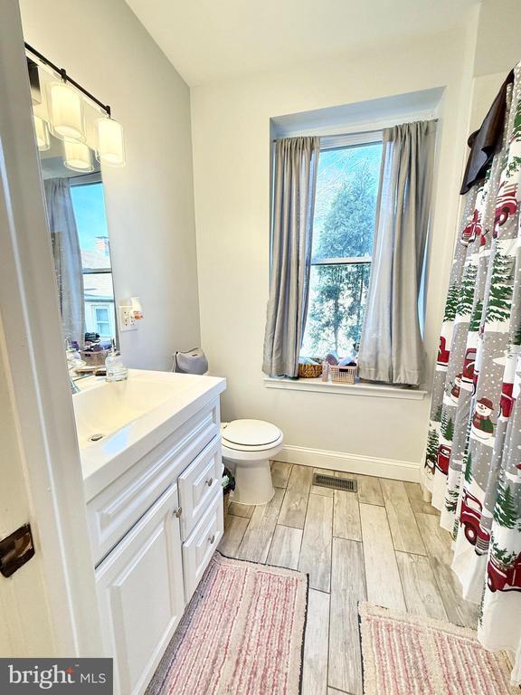 Building Photo - 151 Hall St