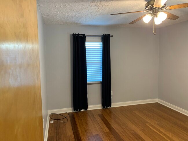 Building Photo - 2 Pine Hill Dr