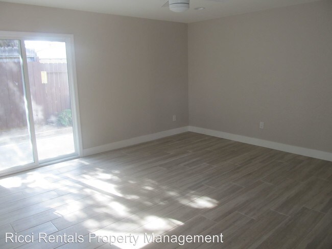 Building Photo - 830 E La Veta Ave