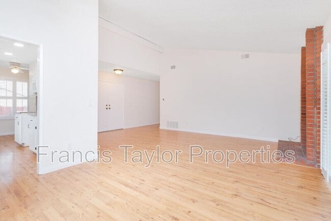 Building Photo - 1360 Gary Ln