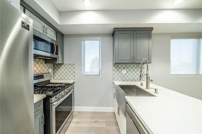 Building Photo - 4820 St Charles Pl