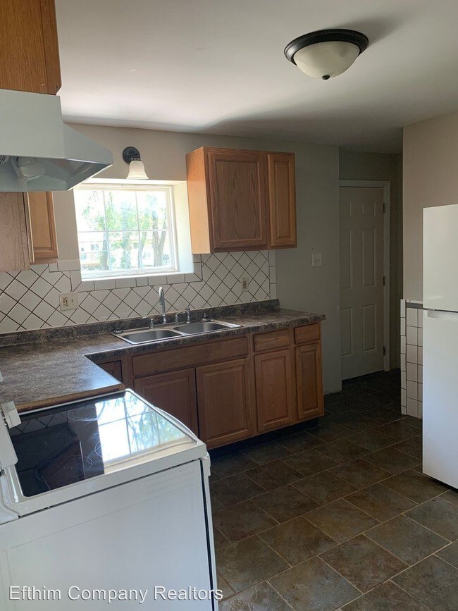 Building Photo - 226-228 Cool Valley Dr