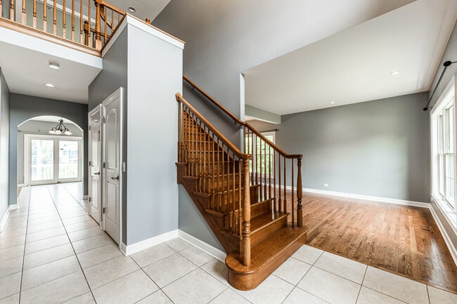 Building Photo - 28 W Summerset Ct