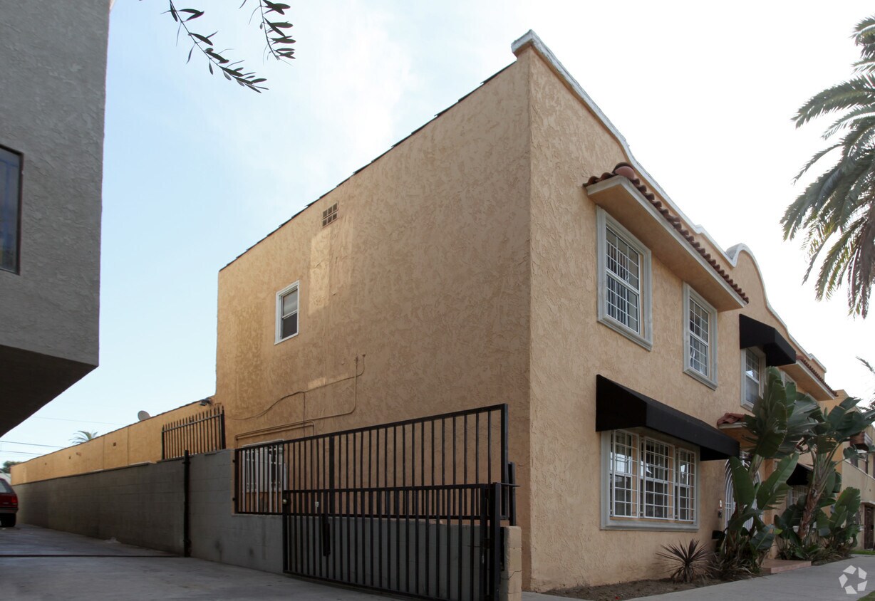 Building Photo - 936 Olive Ave