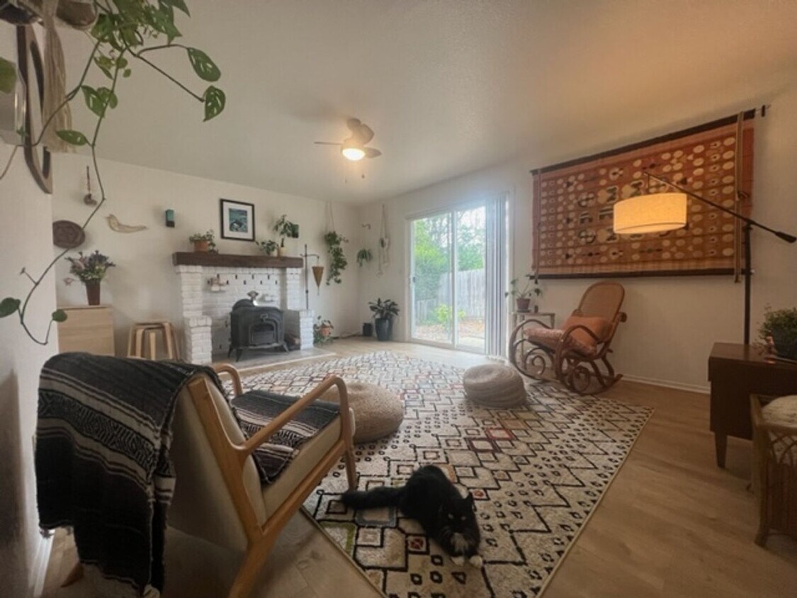 Primary Photo - Pet Friendly! Incredibly charming home wit...