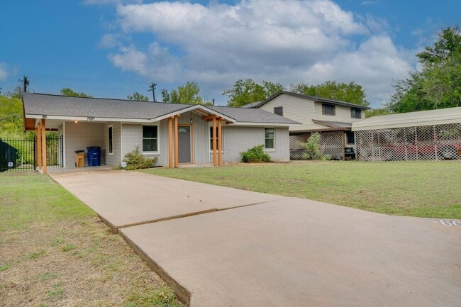 Building Photo - 600 Bramble Dr