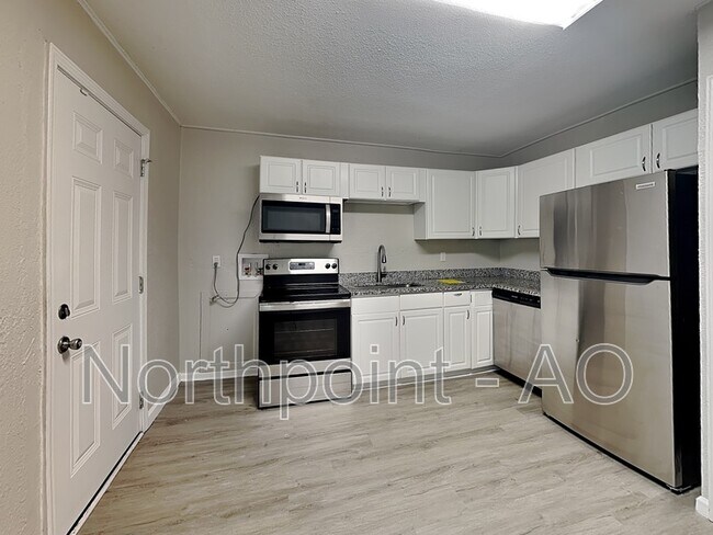 Building Photo - 15333 Fuller Ave
