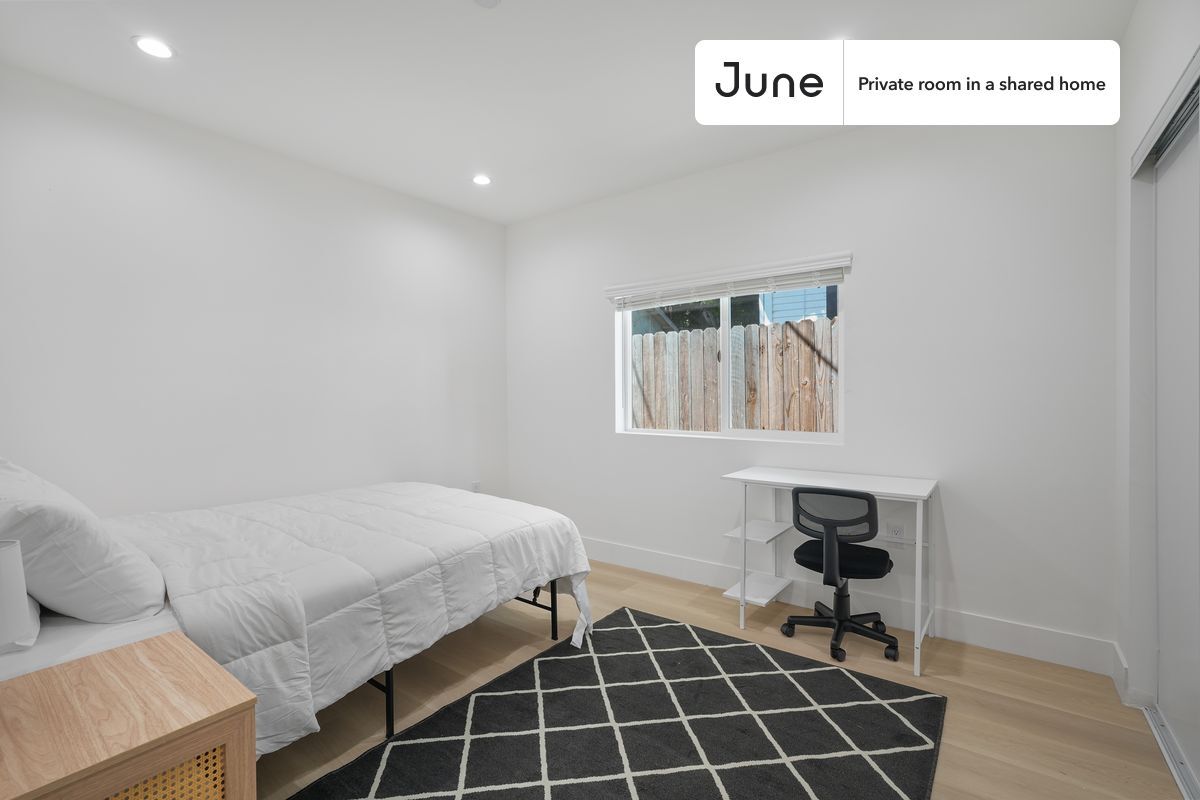 Primary Photo - Private bedroom in 3 bed/2 bath Home