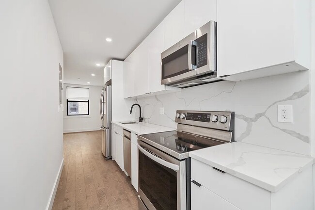 Building Photo - 241 W 75th St