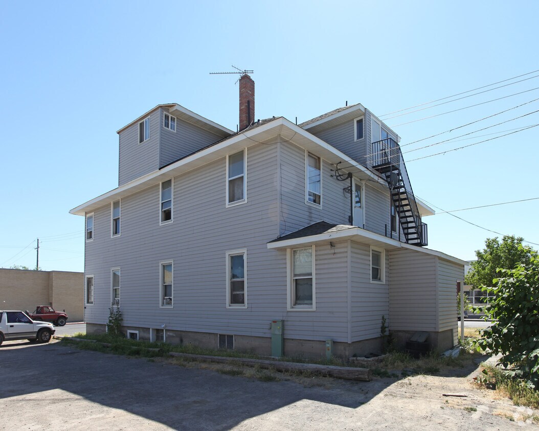 Building Photo - 303 2nd Ave W
