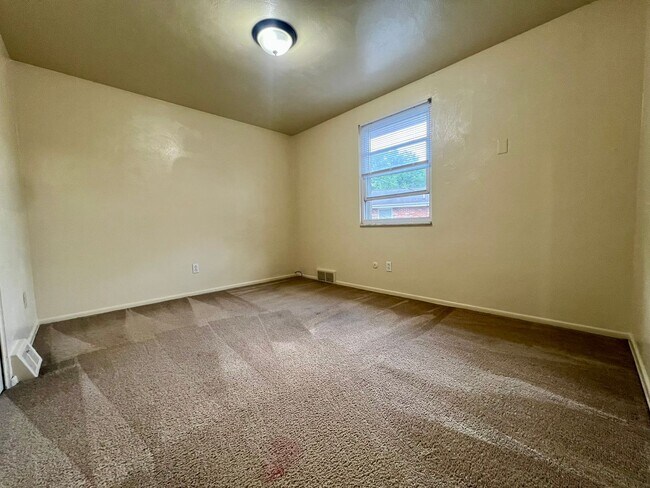 Foto del edificio - Magnificent 3 Bedroom Townhome with Garage...