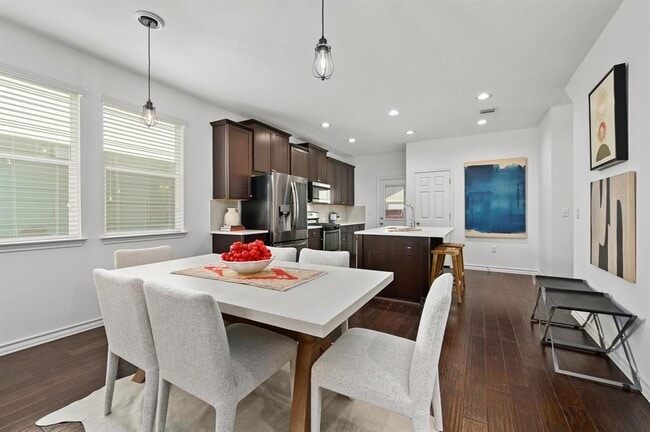 Foto del edificio - 5400 Golden Canary Ln
