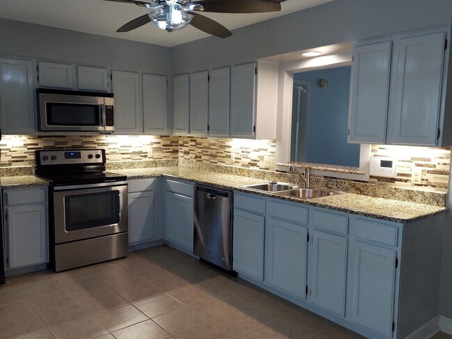 Building Photo - 606 Rio