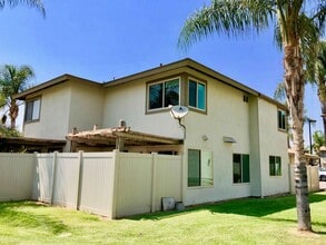 Building Photo - 941 Pinyon Ct