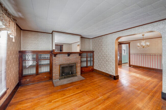 Pass through Living & Dining Area - 424 Parkside Ave