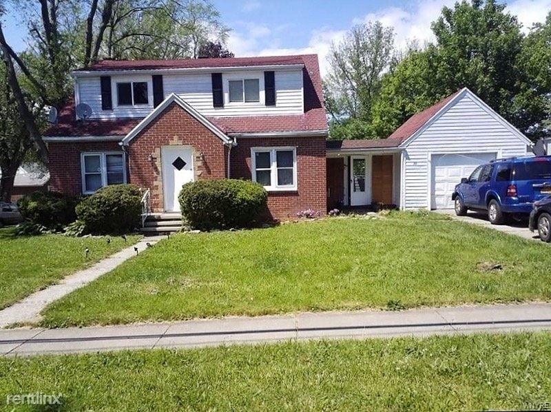 Primary Photo - 5 br, 2.5 bath House - 81 Maple Avenue