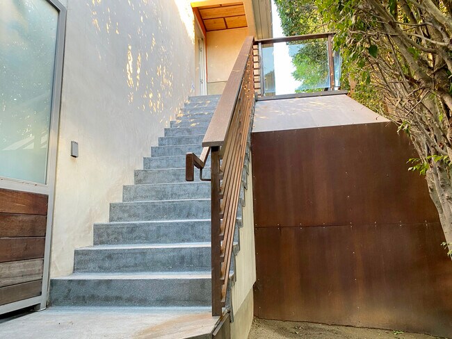Foto del edificio - 2300 Oakwood Ave