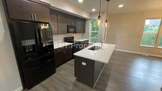 Foto del edificio - Modern and Stylish 3 BD | 3.5 BA Townhome ...