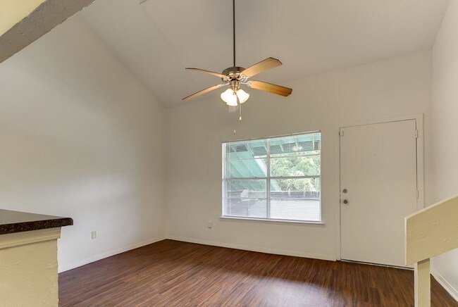 Foto del edificio - 2207 Springbrook Ln