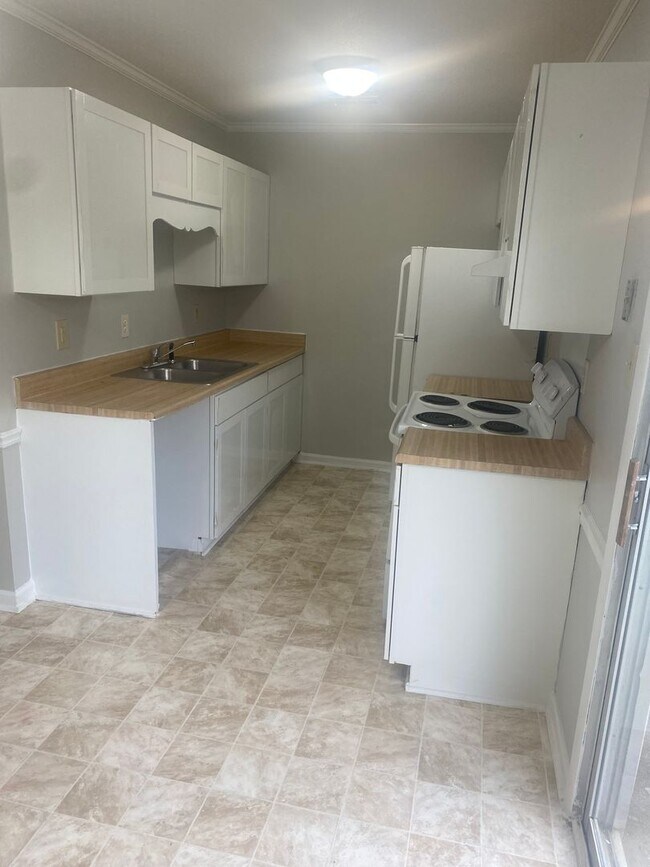 Foto del edificio - COZY 2 BEDROOM BEAUTY!
