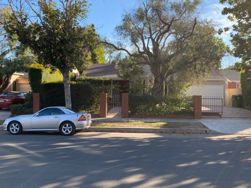 Primary Photo - 10434 Moorpark St