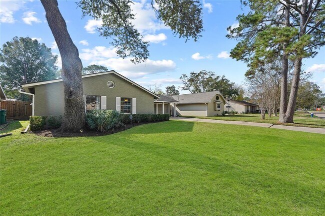 Building Photo - 9331 Highmeadow Dr