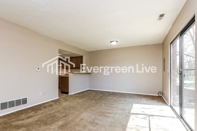 Building Photo - 6544 Rolling Glen Dr