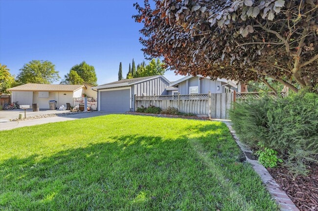 Building Photo - Updated home in Oak Grove