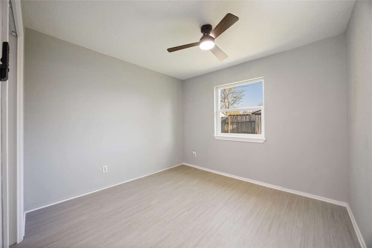 Foto del edificio - 2302 Green Knoll Dr