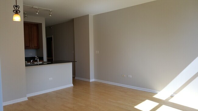 Building Photo - 1255 S State St