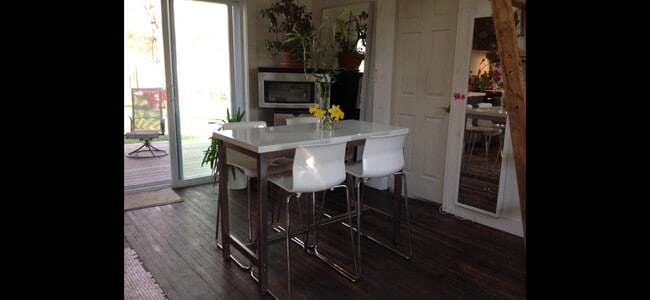 Building Photo - 128 N Putt Corners Rd