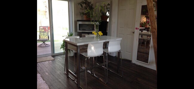 Foto del edificio - 128 N Putt Corners Rd